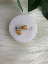 Load image into Gallery viewer, Oval Pendant