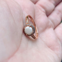 Load image into Gallery viewer, Halo Round Memory Ring