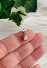 Load image into Gallery viewer, Oval Pendant