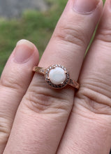 Load image into Gallery viewer, Halo Round Memory Ring